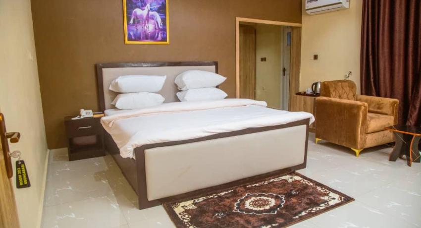 Super Royal (Ubongabasi) 203